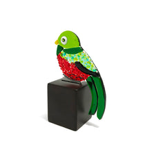 Cargar imagen en el visor de la galería, Quetzal pequeño: figura decorativa de ave en vidrio artístico