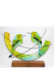 Cargar imagen en el visor de la galería, Pareja de Momotos: figura decorativa de ave en vidrio artístico