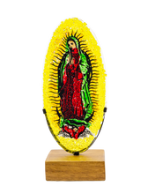 Cargar imagen en el visor de la galería, Virgen de Guadalupe, pieza en vidrio fundido