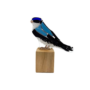 Manglera swallow, glass bird figure