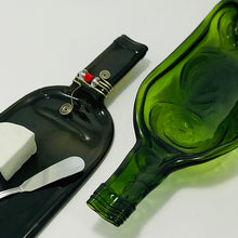 Cargar imagen en el visor de la galería, Quesera/ Boquera de botella reciclada