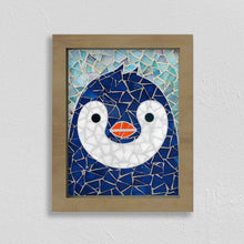 Cargar imagen en el visor de la galería, Manualidades: Kit para armar mosaico con vidrio, diseño de animales - Pingüino